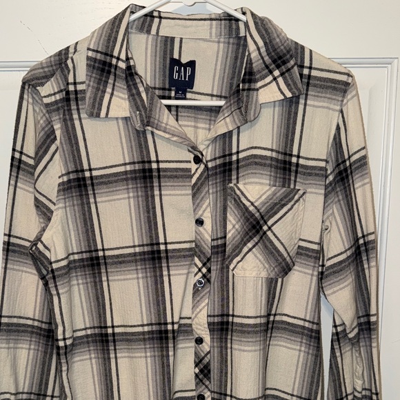 GAP Black and Cream Checkered Flannel Shirt - Picture 3 of 4